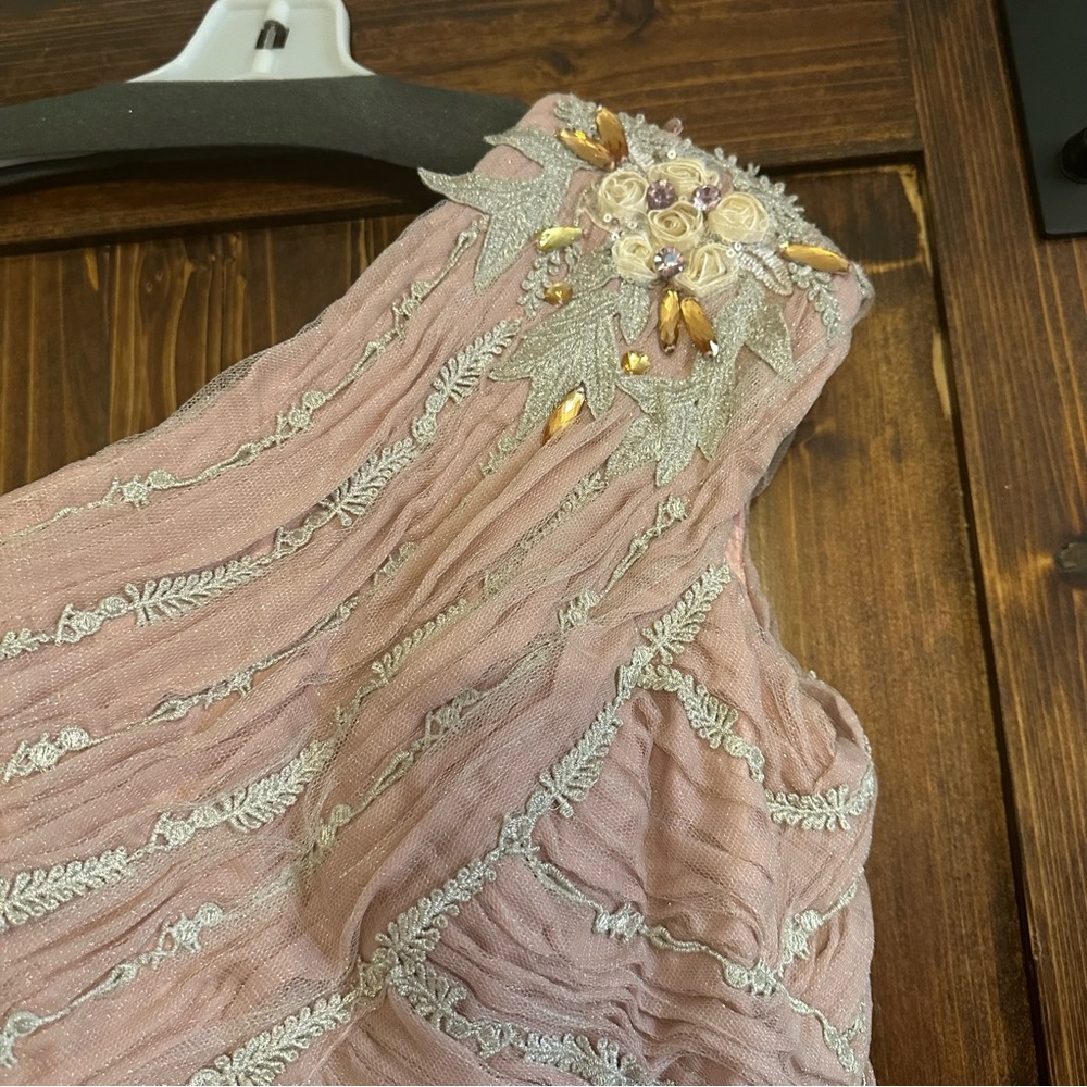 Stunning pink shimmering formal dress - Picture 3 of 12
